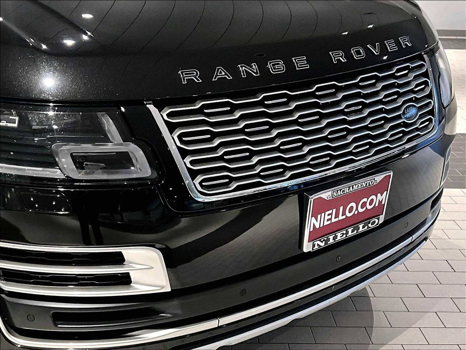 Used 2021 Land Rover Range Rover SV Autobiography Dynamic image 26