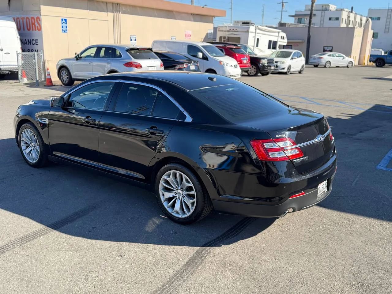 Used 2017 Ford Taurus Limited image 12