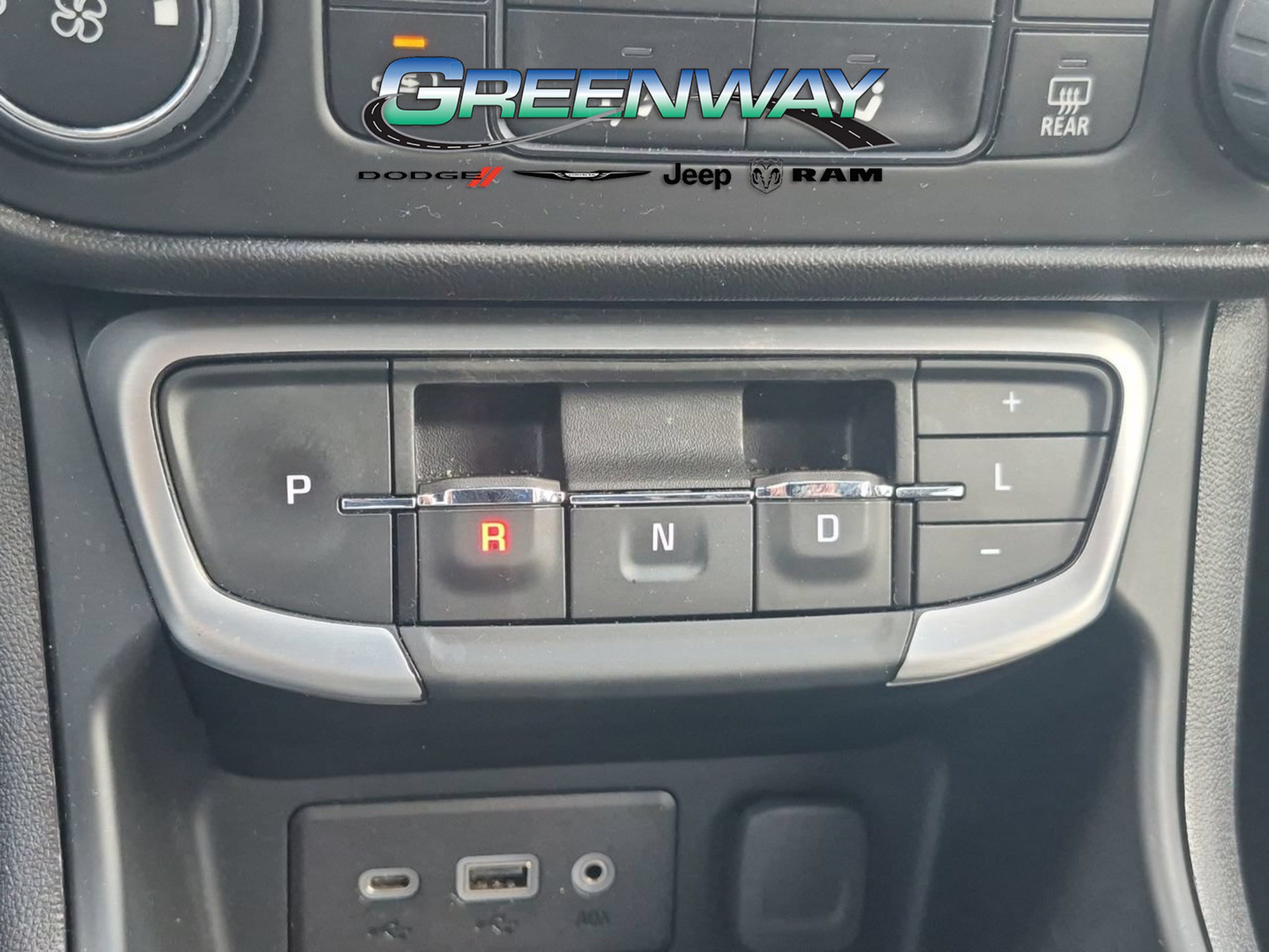 Used 2024 GMC Terrain SLE FWD image 19
