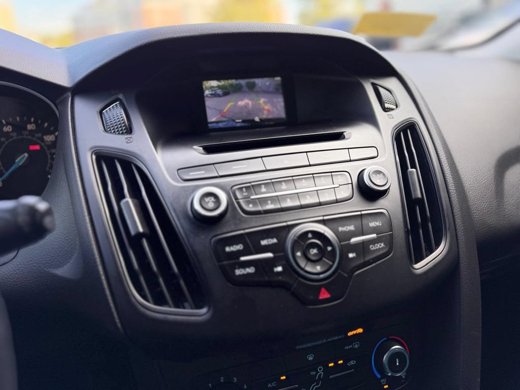 Used 2016 Ford Focus SE FWD image 15