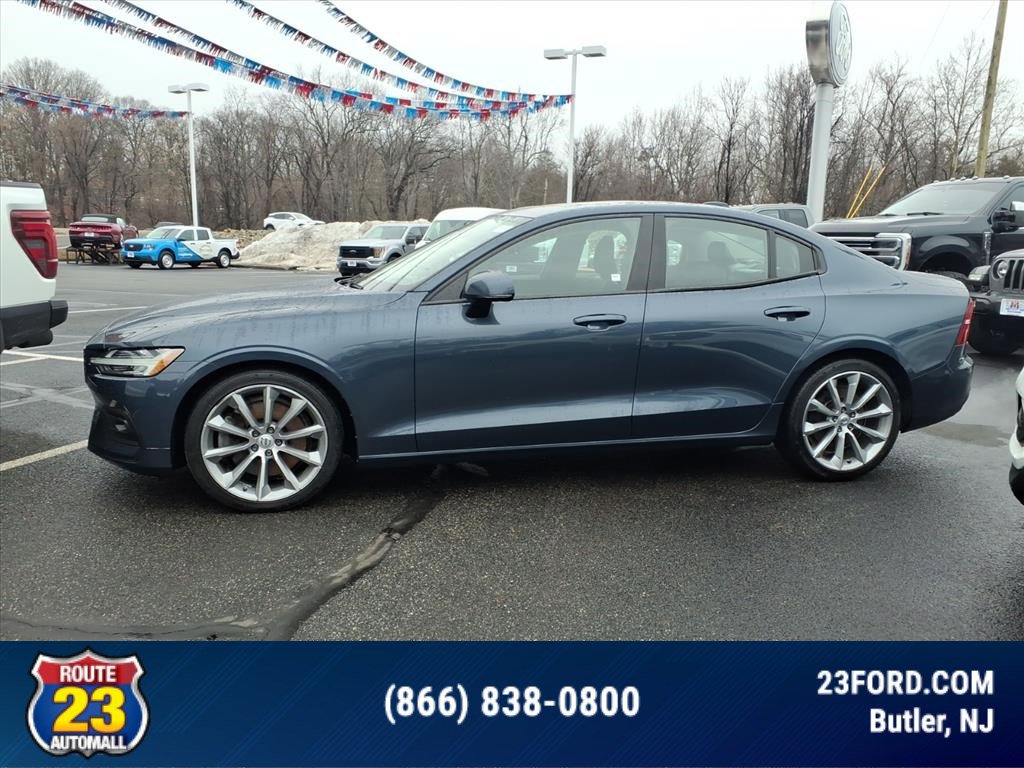 Used 2021 Volvo S60 T6 Momentum image 5