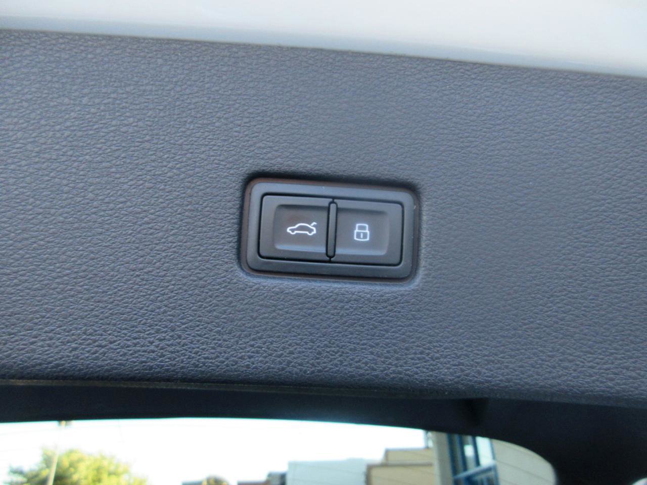 Used 2023 Audi Q8 Premium w/ Convenience Package image 37