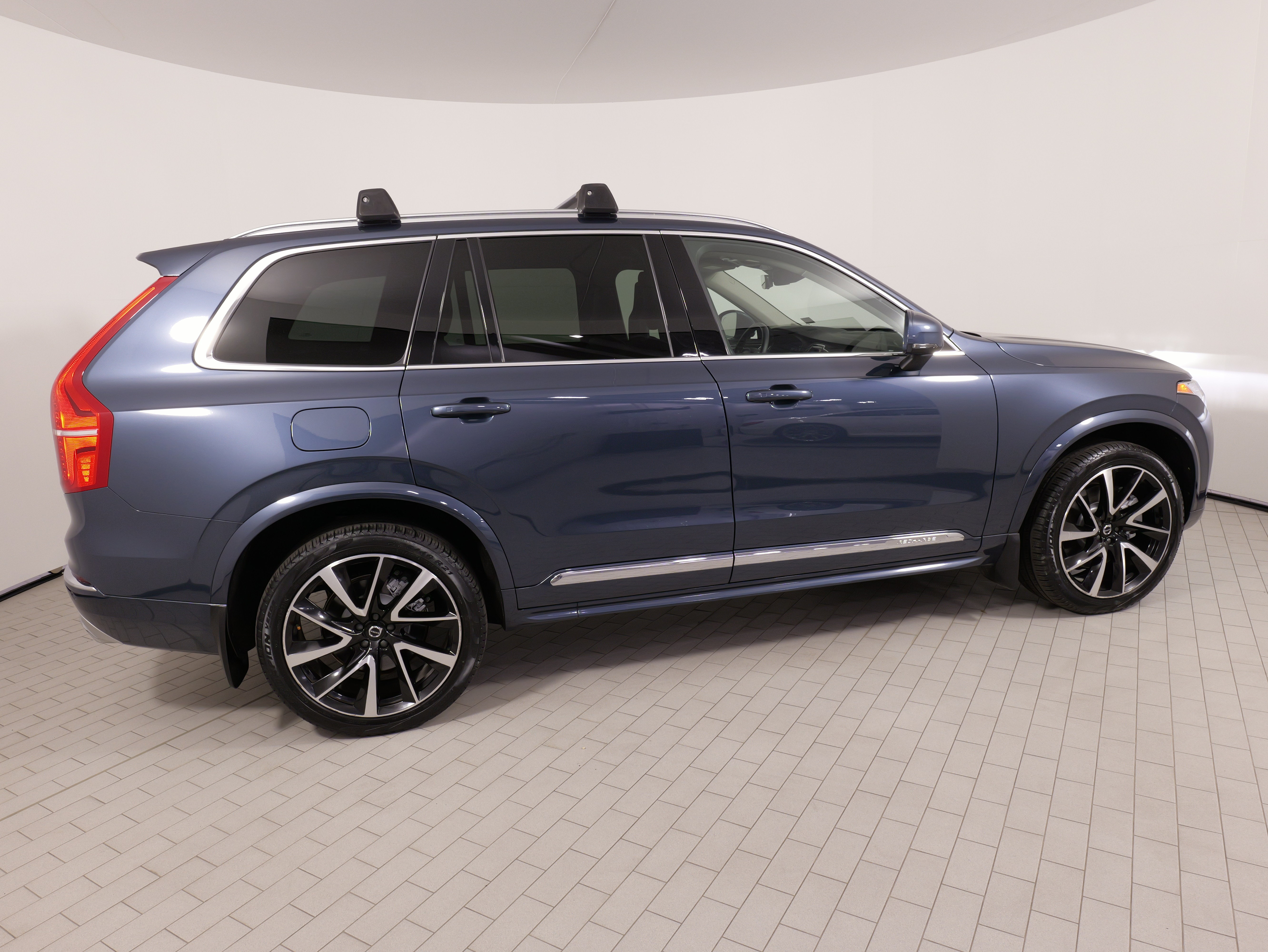 Used 2021 Volvo XC90 T8 Inscription Expression w/ Protection Package Premier AWD/4WD image 9