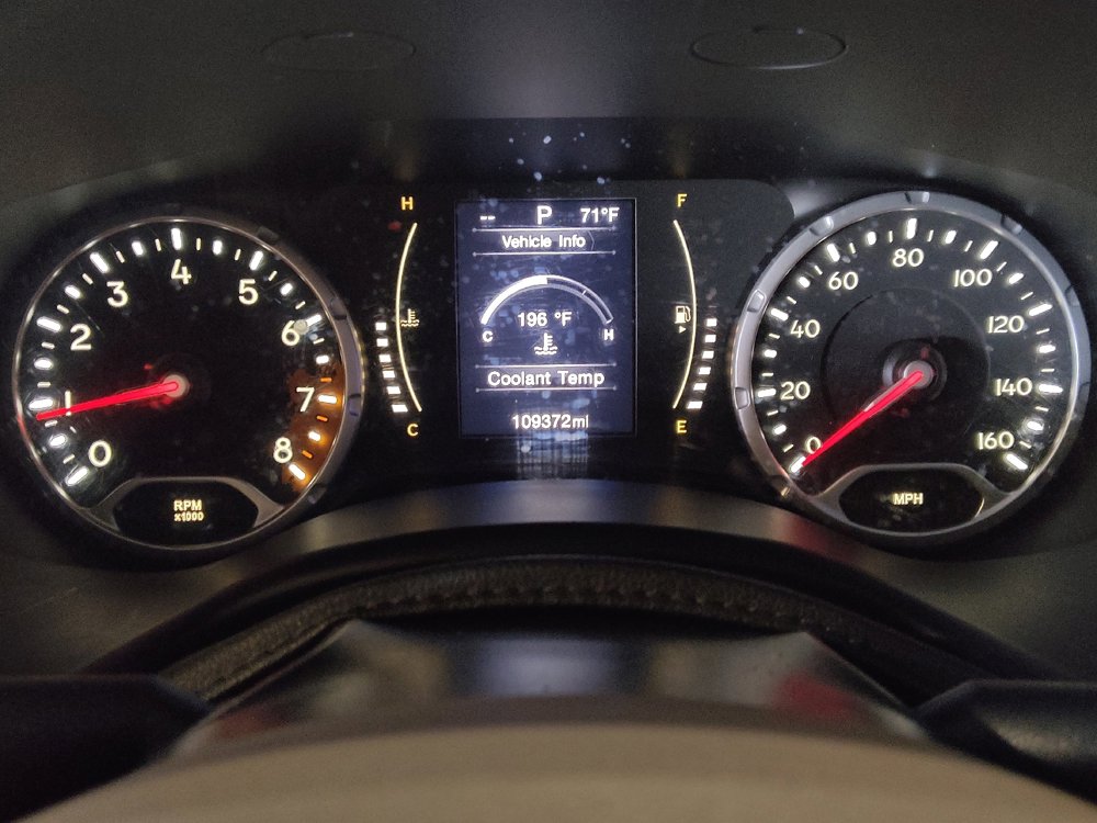 Used 2015 Jeep Renegade Latitude FWD image 23