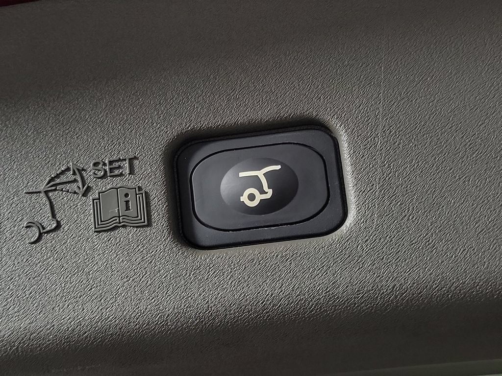Certified 2025 Lincoln Nautilus Premier AWD/4WD image 7