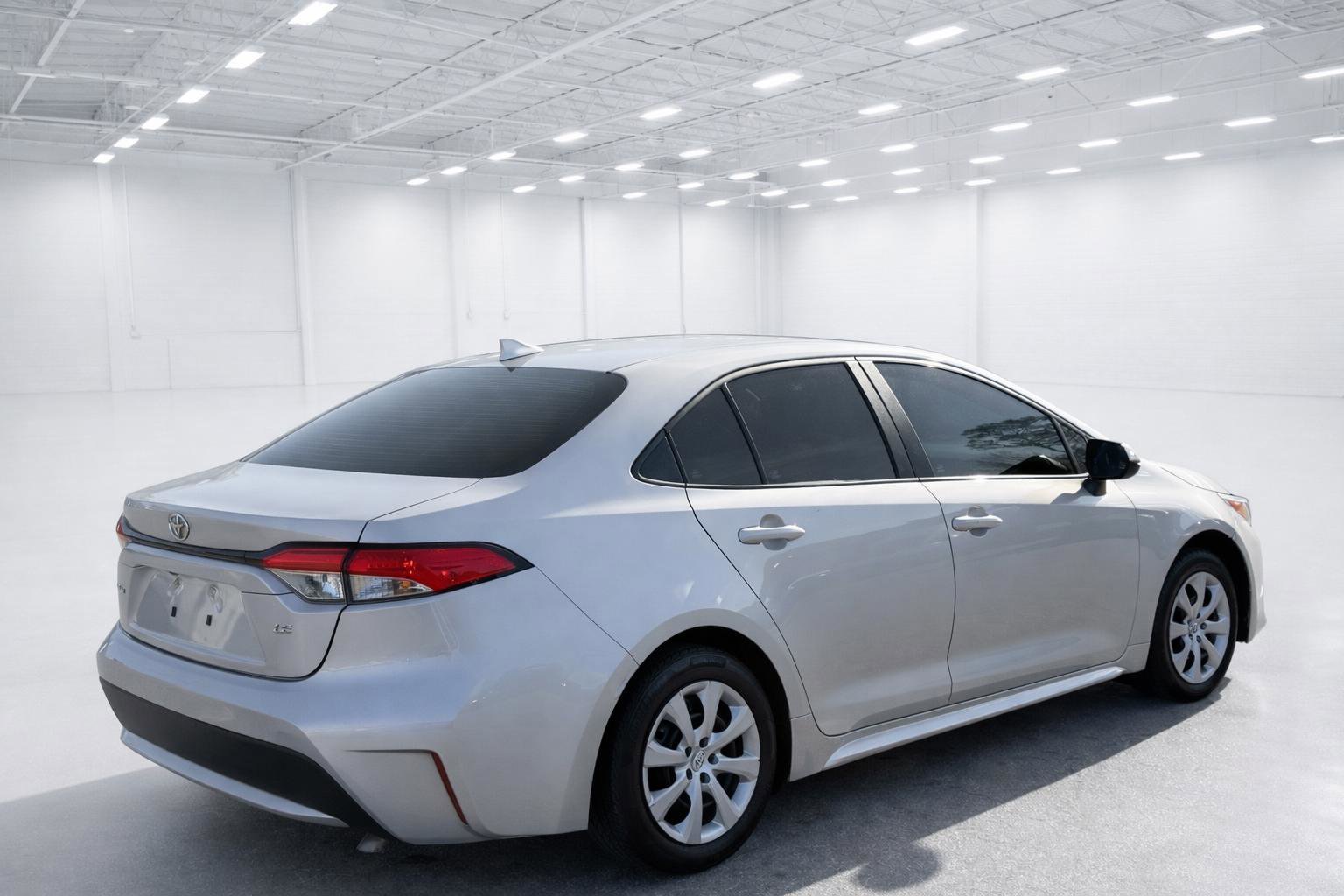 Used 2022 Toyota Corolla LE FWD image 5