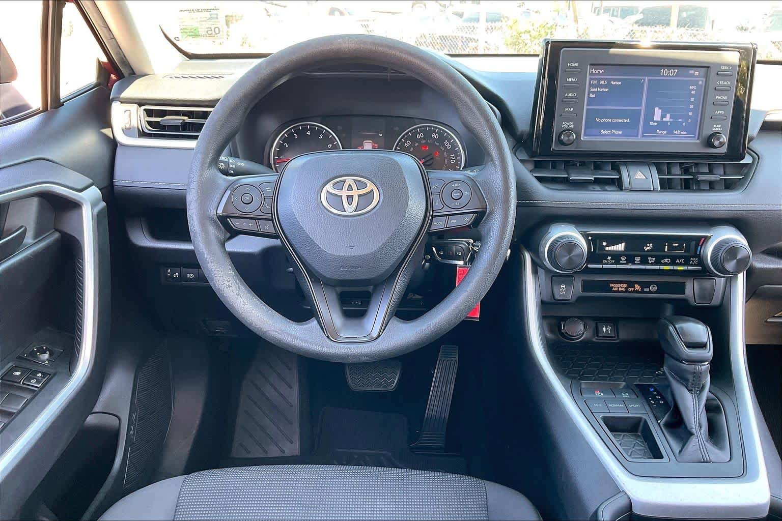 Used 2019 Toyota RAV4 LE FWD image 10