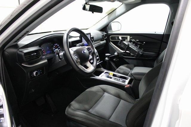 Used 2023 Ford Explorer XLT image 3