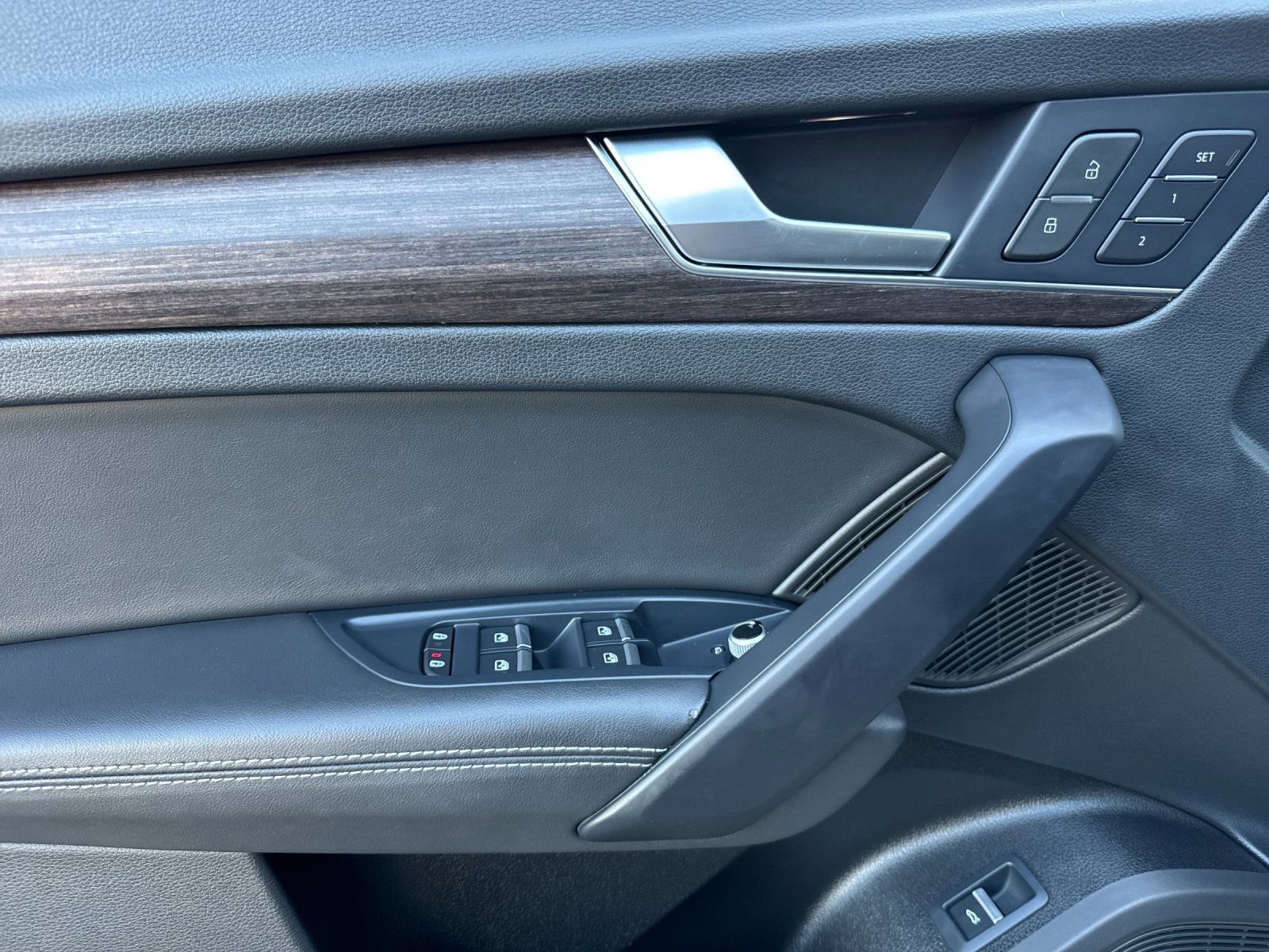 Used 2024 Audi Q5 2.0T Prestige w/ Prestige Package image 11