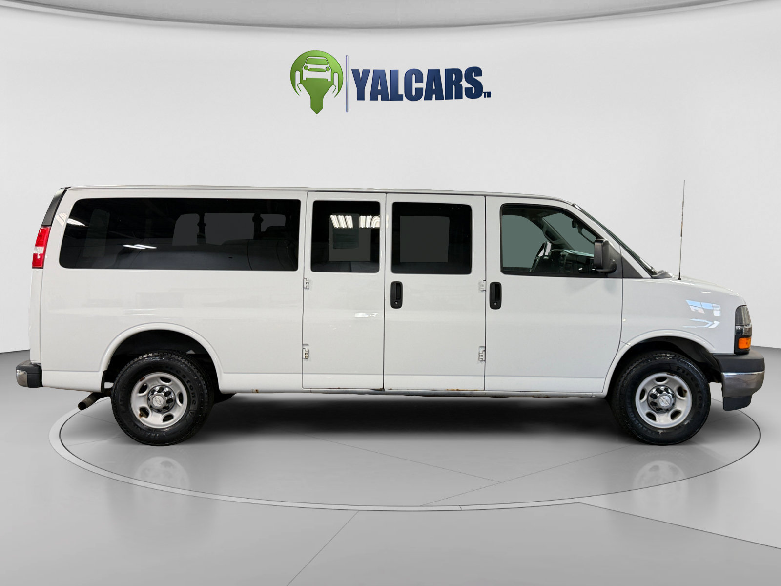 Used 2017 Chevrolet Express 3500 LT w/ LT Preferred Equipment Group RWD image 6