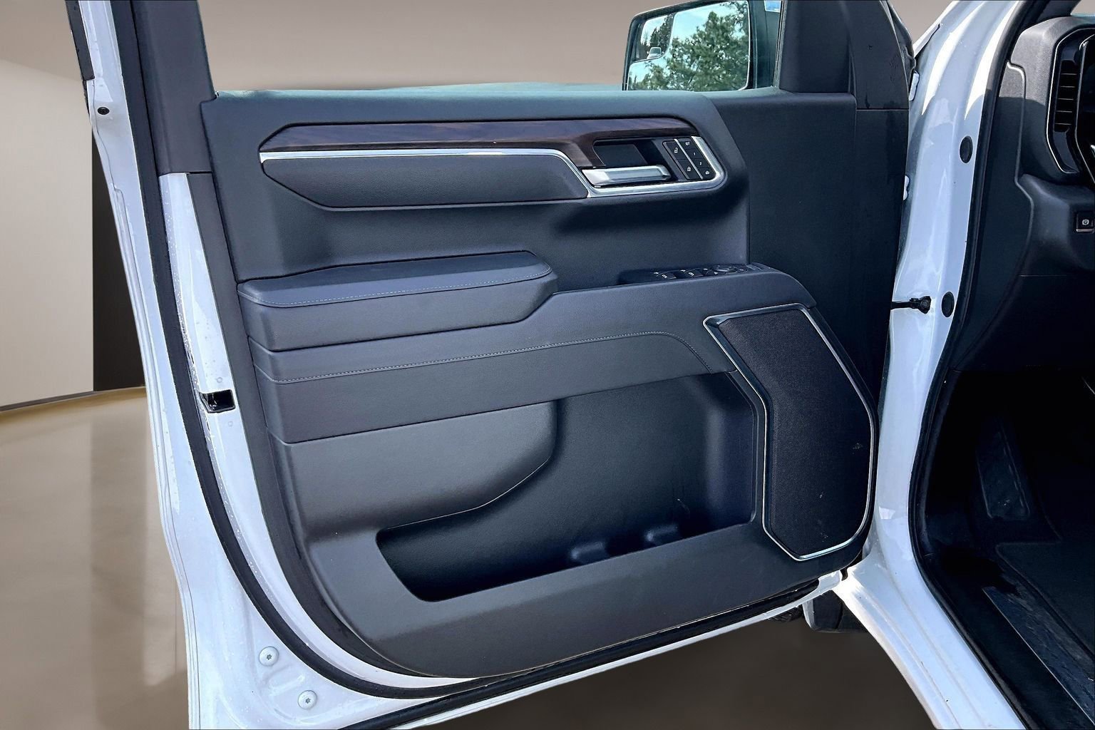 Used 2025 GMC Sierra 1500 SLT image 21