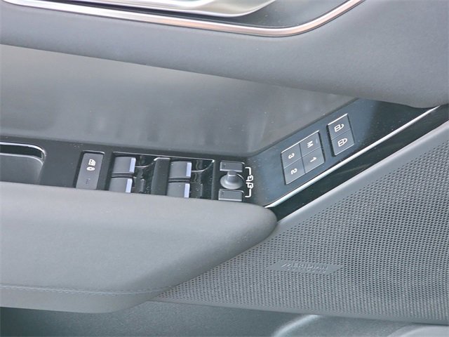 Used 2025 Land Rover Range Rover Velar Dynamic SE image 27