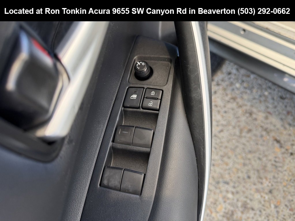 Used 2021 Toyota Corolla SE w/ SE Premium Package image 12