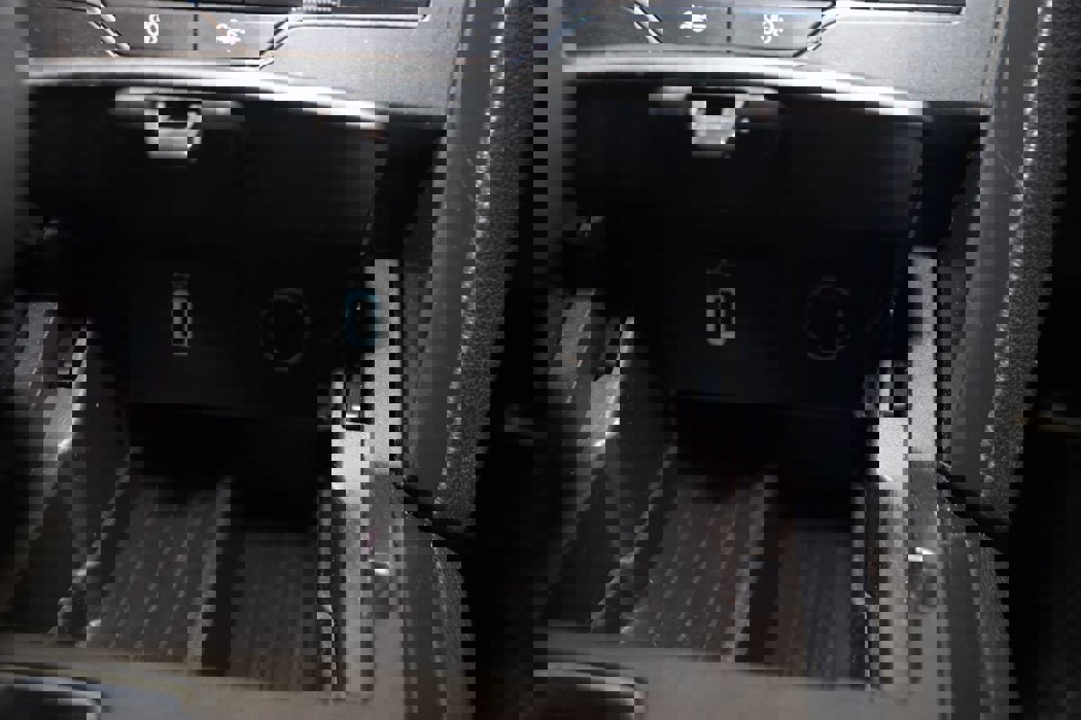 Used 2018 Ford Explorer XLT w/ Equipment Group 202A image 25