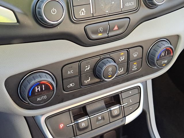 Used 2023 GMC Terrain SLT image 17