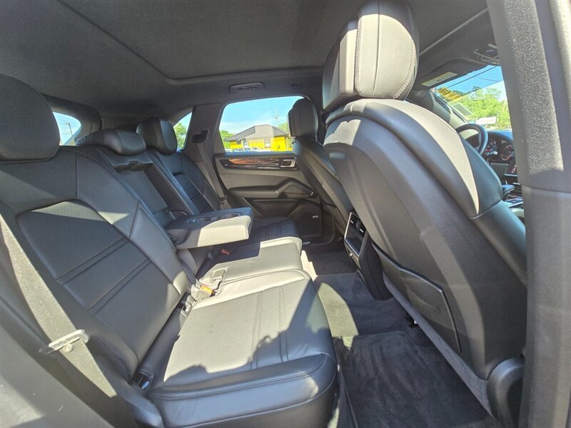 Used 2020 Porsche Cayenne S AWD/4WD image 17