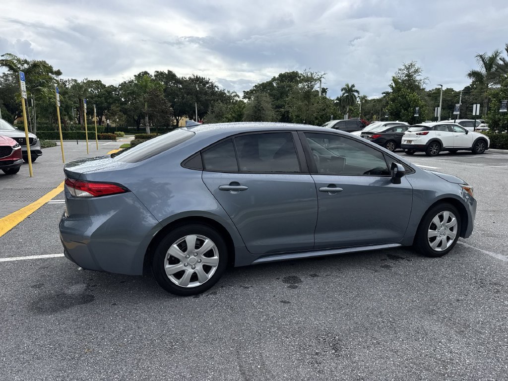Used 2020 Toyota Corolla LE FWD image 4