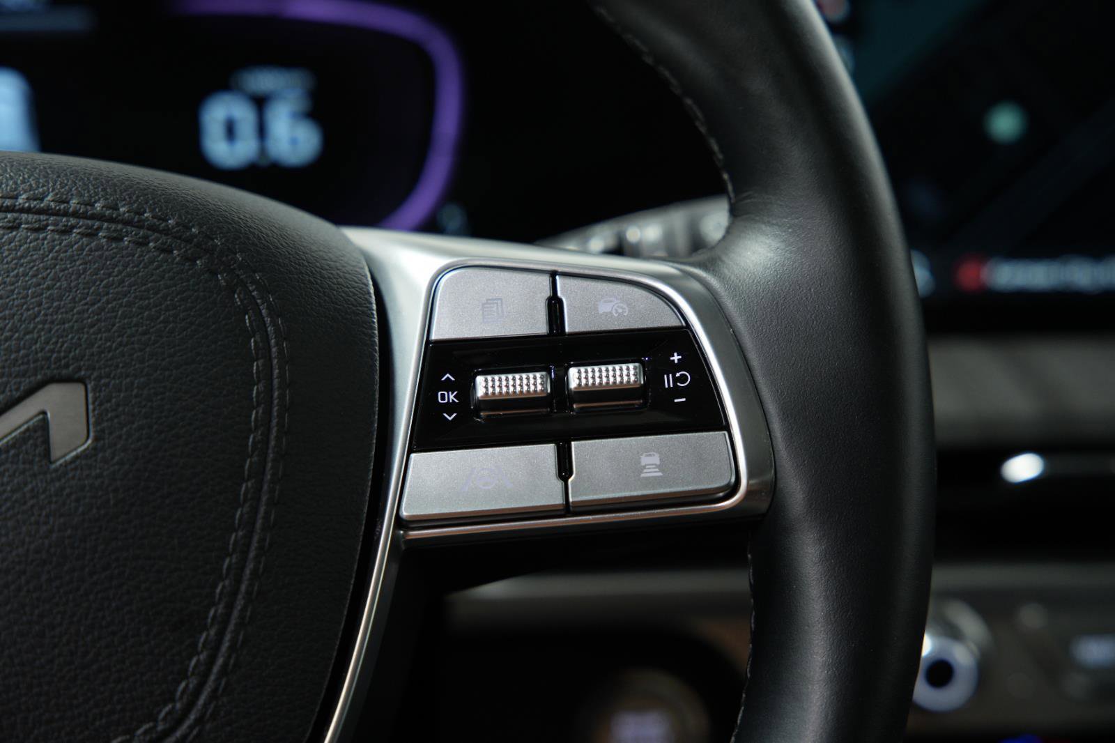 Used 2023 Kia Telluride EX w/ EX Captain's Chair Package image 36