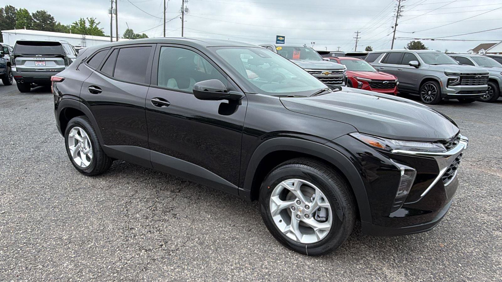 New 2026 Chevrolet Trax LS w/ LS Convenience Package FWD image 3
