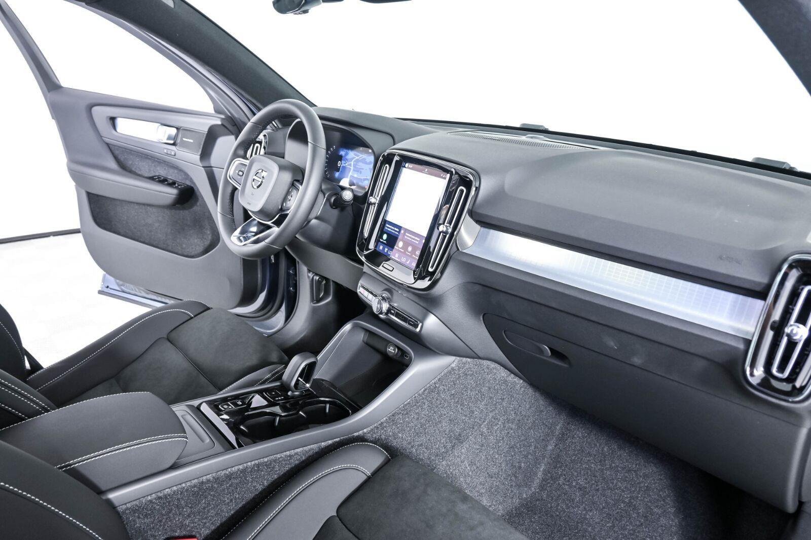 New 2026 Volvo XC40 B5 Ultra w/ Protection Package Premier AWD/4WD image 24