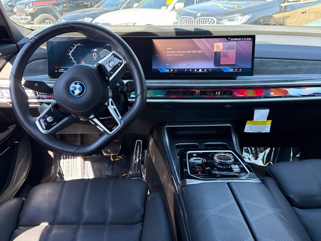 Used 2026 BMW 750e xDrive w/ Premium Package AWD/4WD image 31