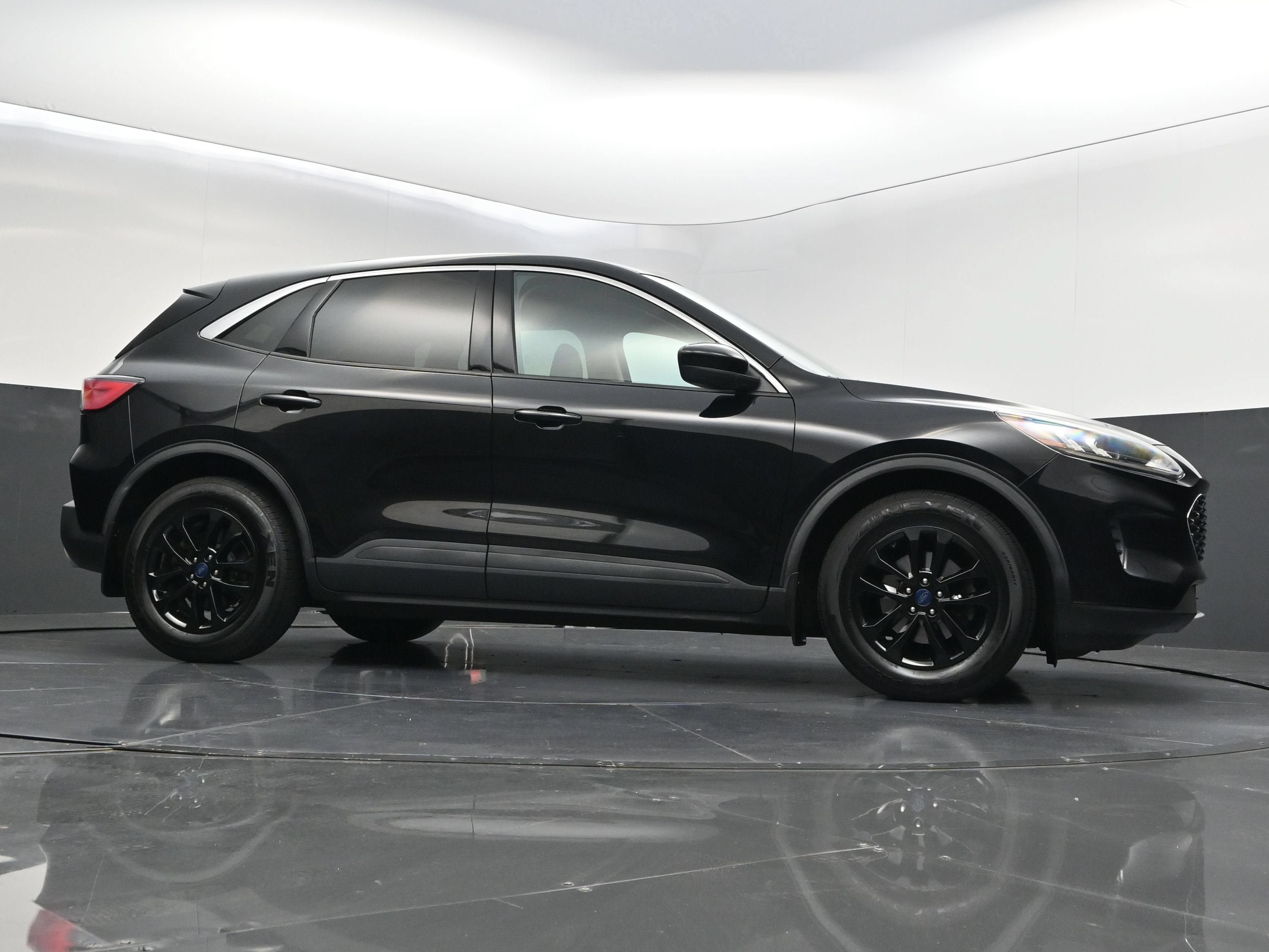 Used 2020 Ford Escape SE FWD image 44