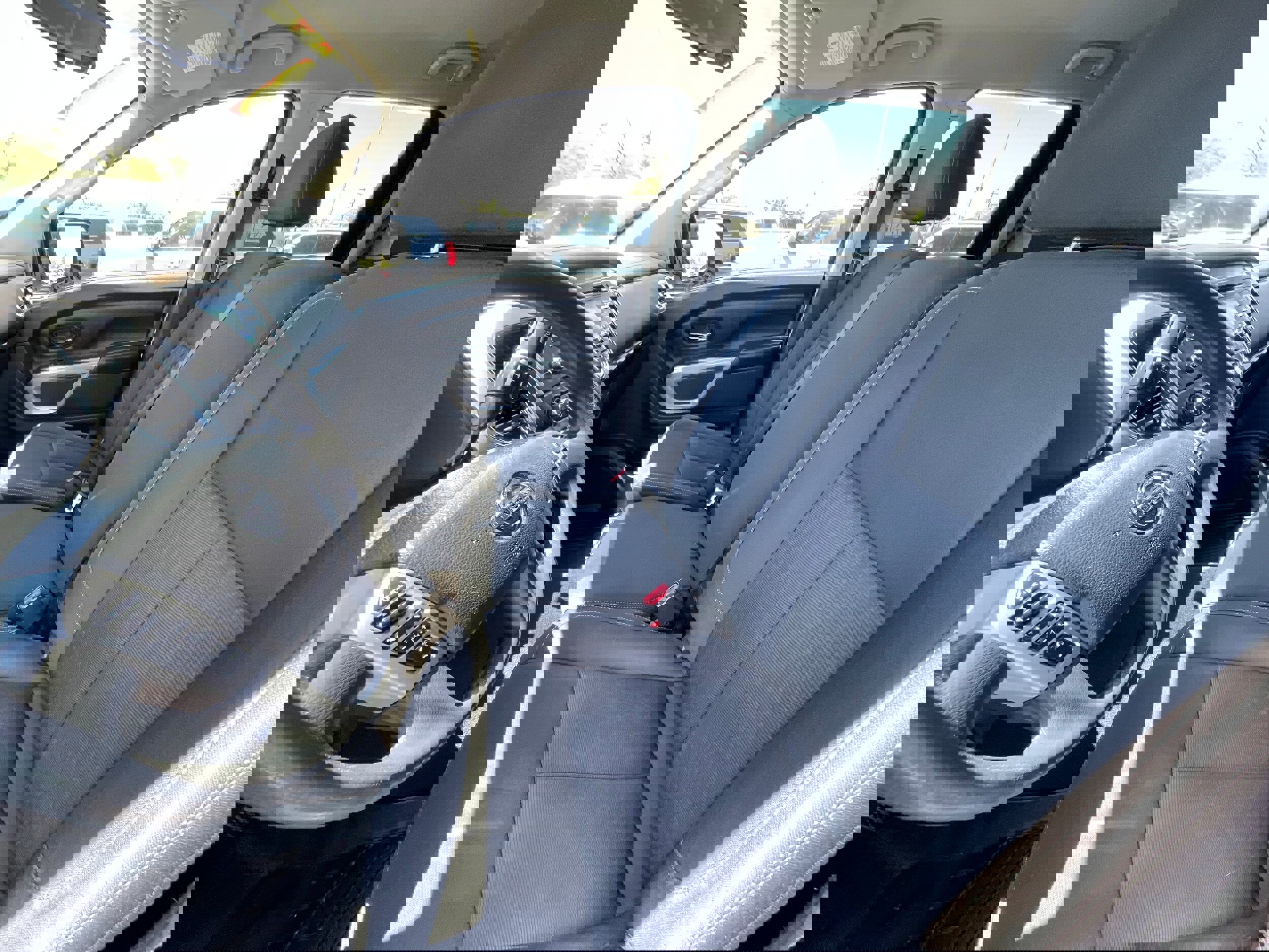 Used 2018 Nissan Titan SV image 17