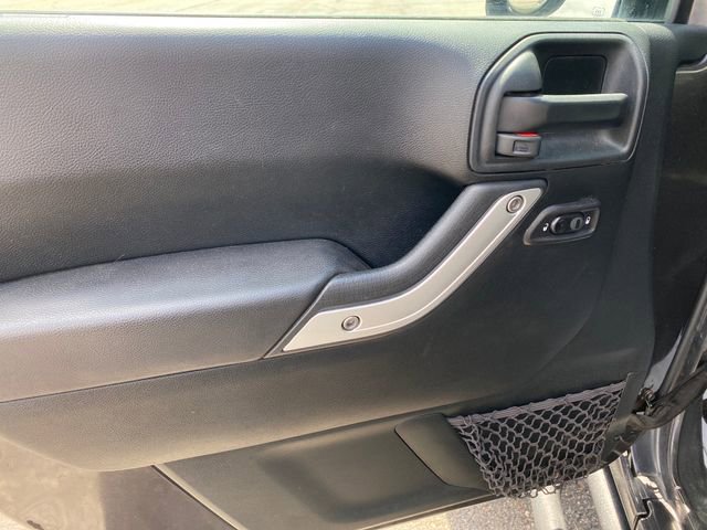 Used 2018 Jeep Wrangler Unlimited Sahara AWD/4WD image 15
