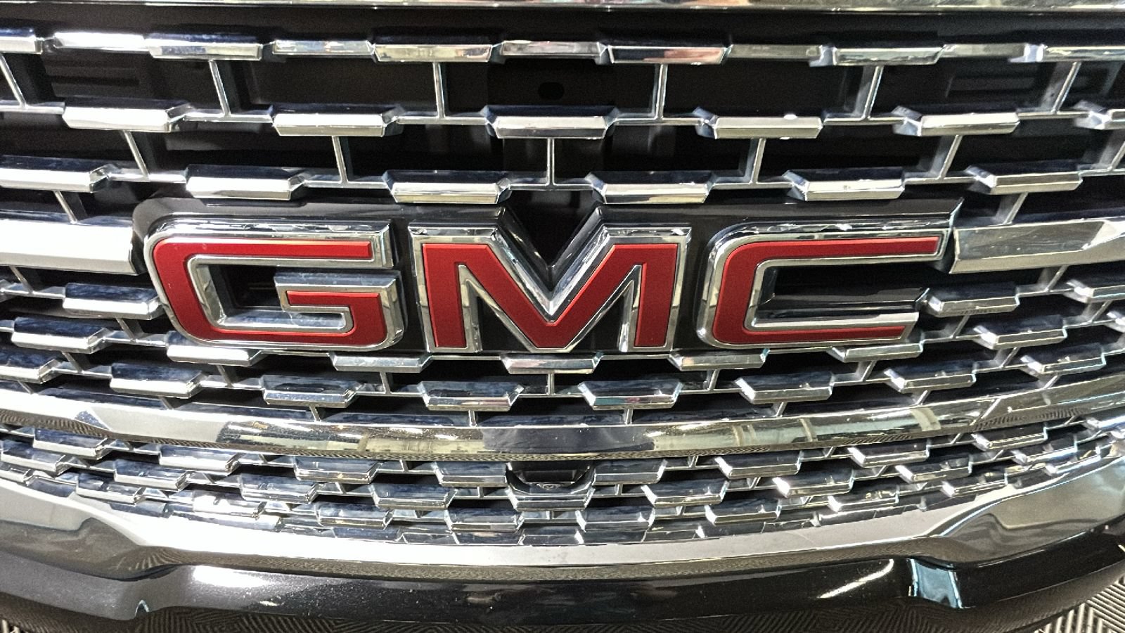 Used 2023 GMC Acadia Denali w/ Black Diamond Edition AWD/4WD image 10