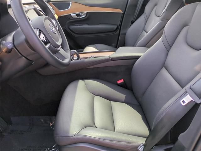 Used 2025 Volvo XC90 B6 Plus AWD/4WD image 4