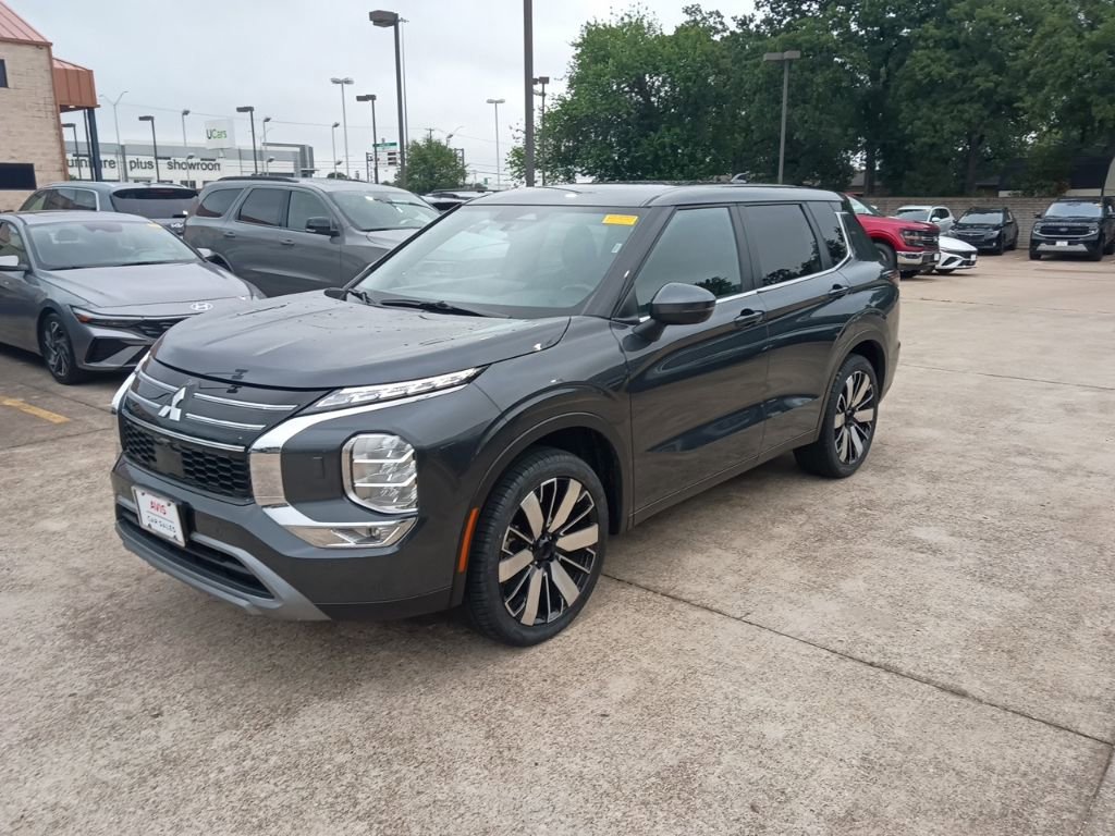 Used 2025 Mitsubishi Outlander SE AWD/4WD image 1