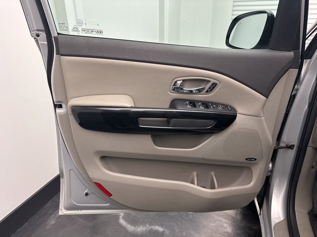 Used 2018 Kia Sedona SX image 16
