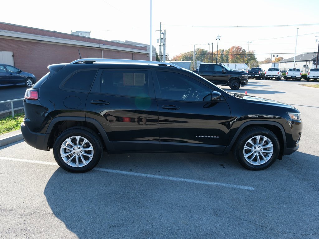 Used 2021 Jeep Cherokee Latitude image 2