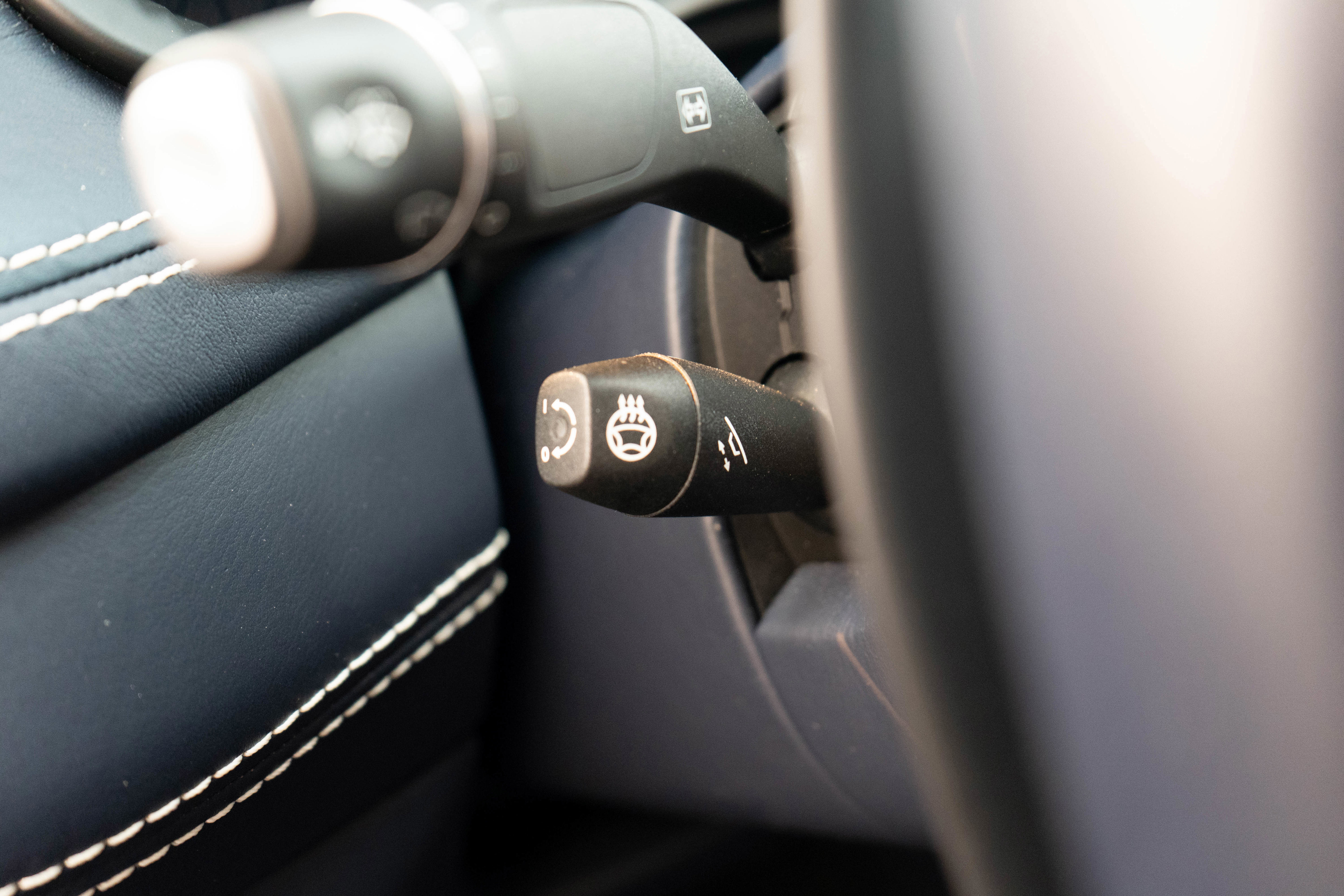 Used 2021 Aston Martin DBX image 16