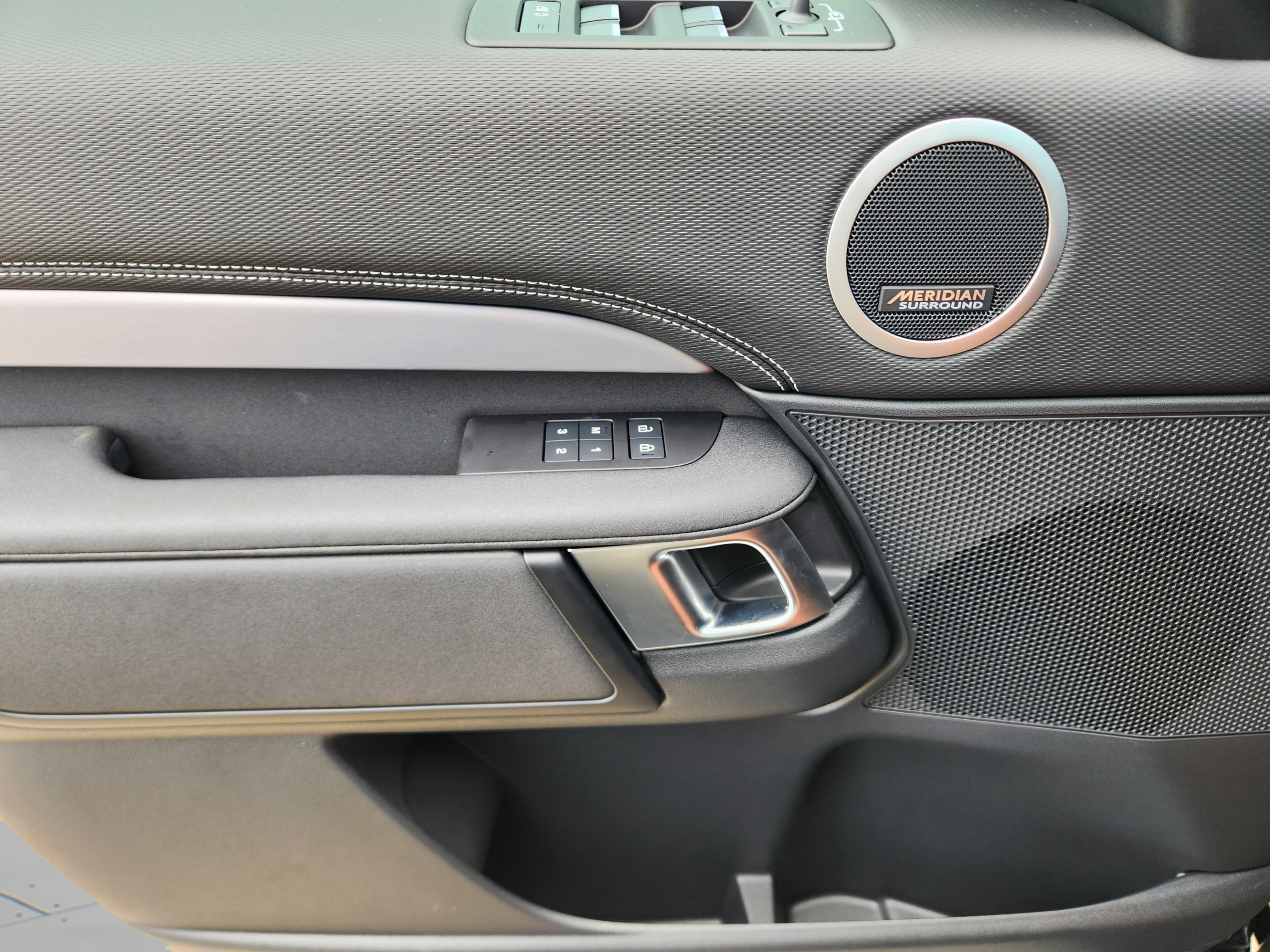 New 2026 Land Rover Discovery Dynamic SE AWD/4WD image 19