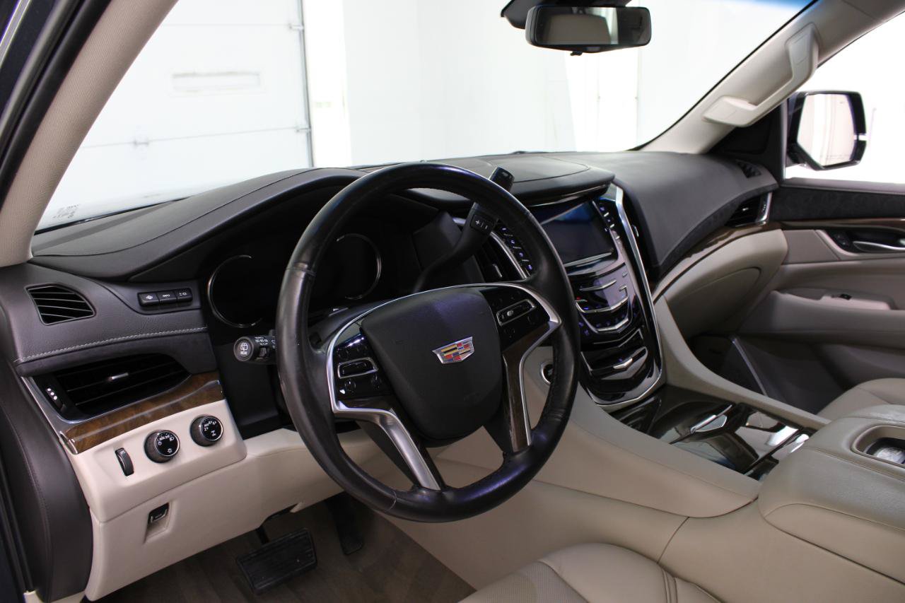 Used 2019 Cadillac Escalade ESV Premium Luxury AWD/4WD image 34