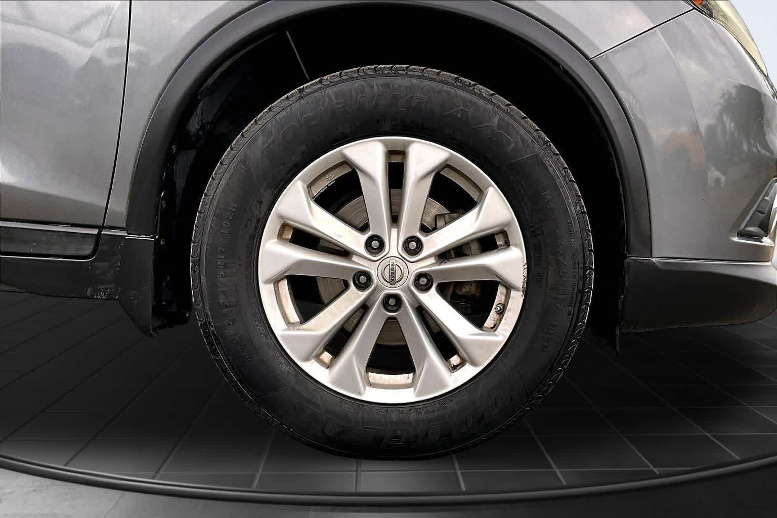 Used 2015 Nissan Rogue SV w/ SV Premium Package AWD/4WD image 34