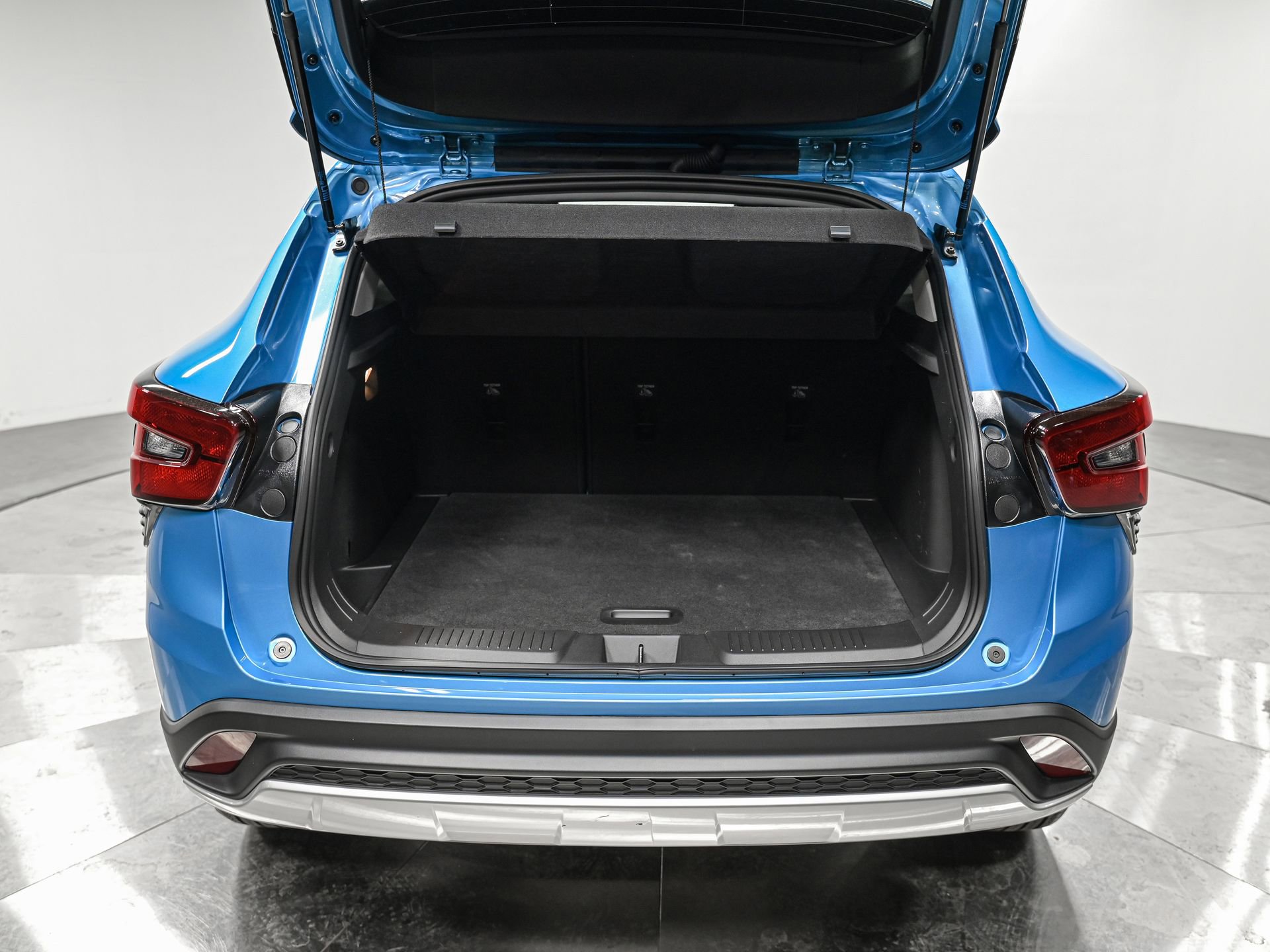 Used 2025 Chevrolet Trax LT w/ LT Convenience Package image 6