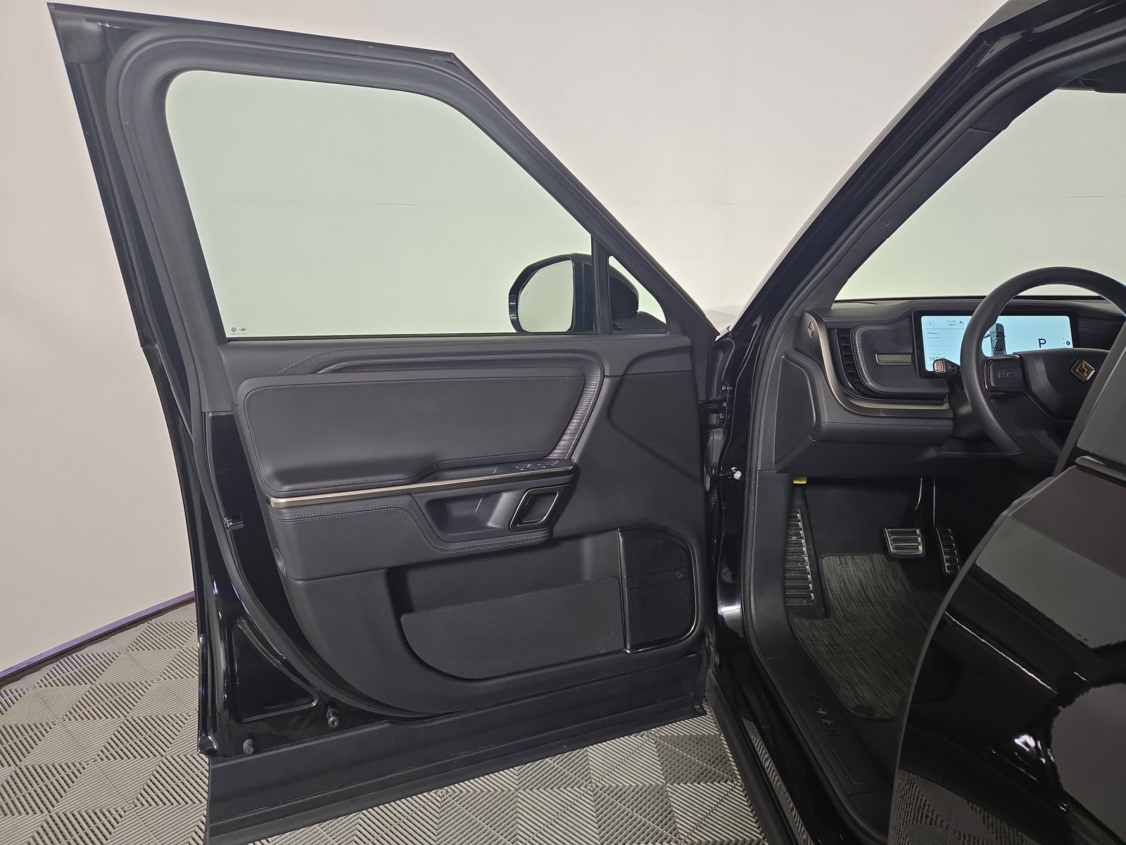 Used 2023 Rivian R1T Launch Edition AWD/4WD image 16
