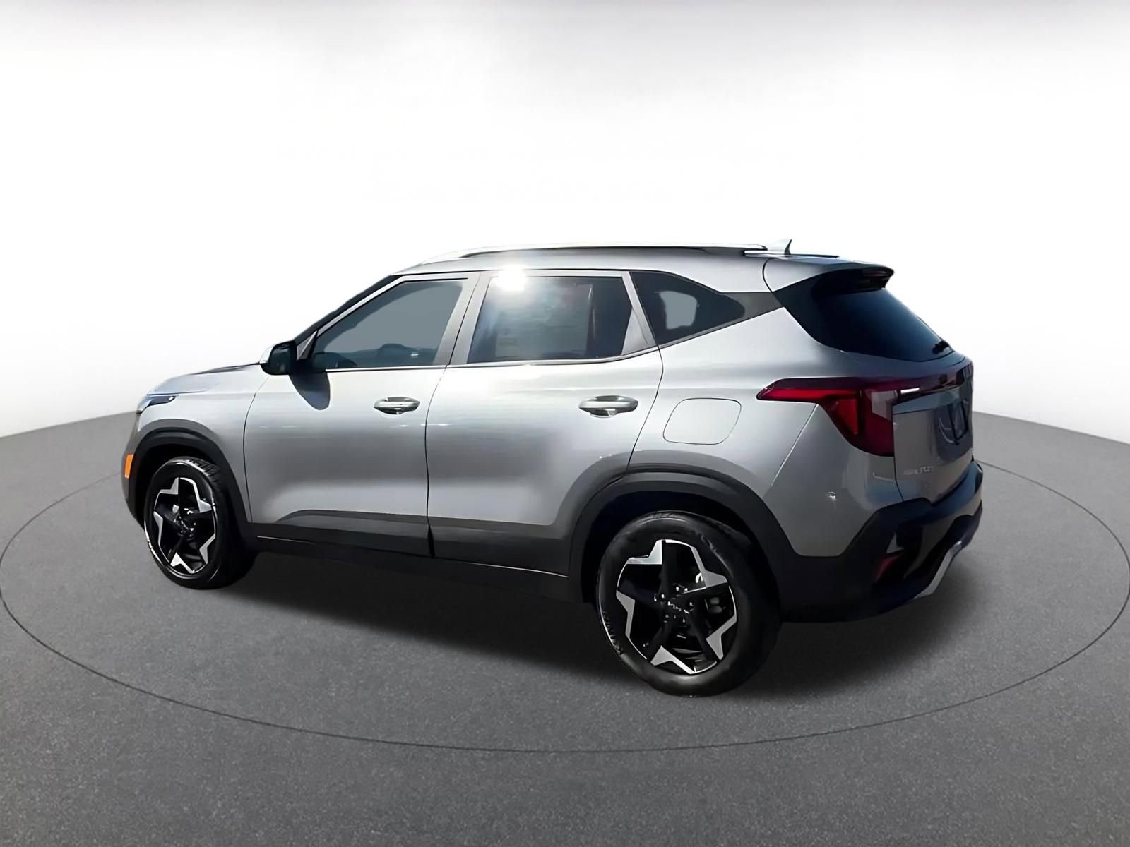 Used 2025 Kia Seltos S image 10