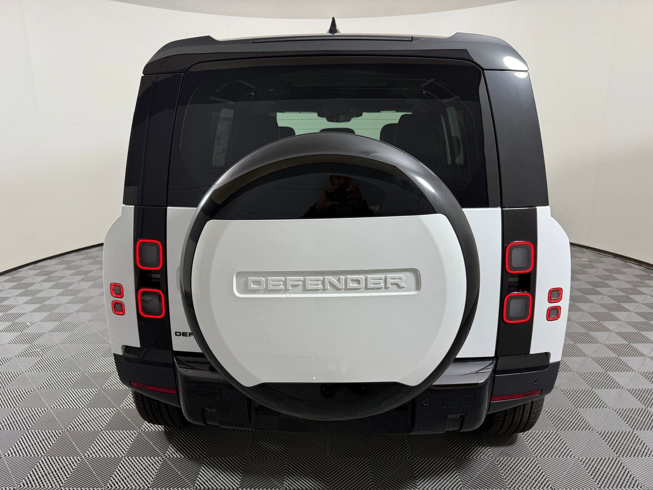 New 2026 Land Rover Defender 110 S AWD/4WD image 9