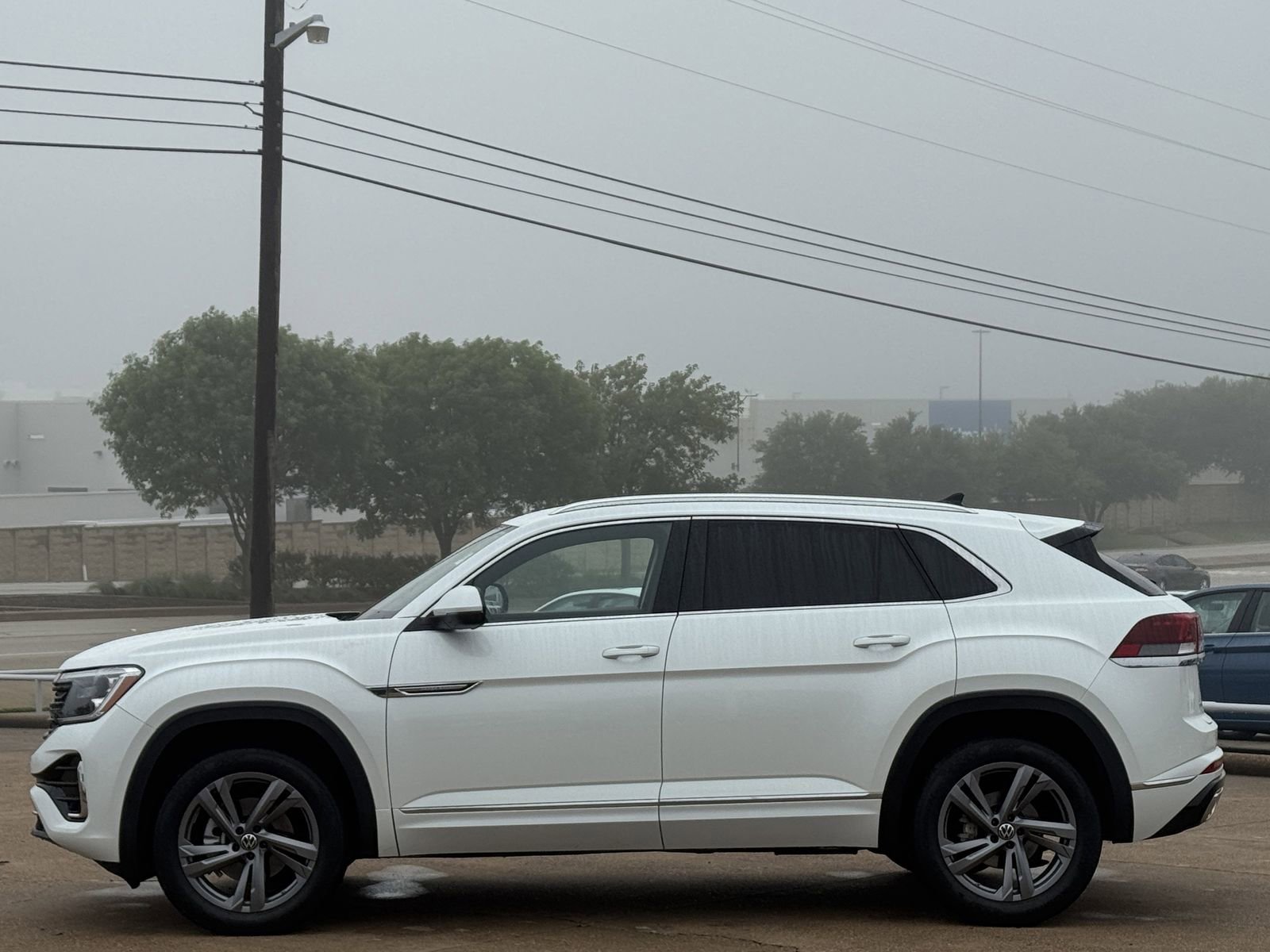 Used 2024 Volkswagen Atlas Cross Sport SEL R-Line AWD/4WD image 7
