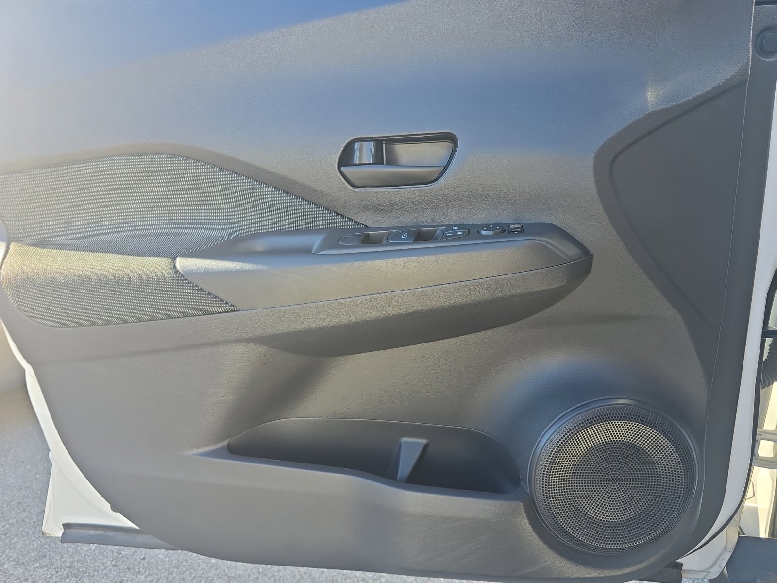 Used 2019 Nissan Kicks S image 23