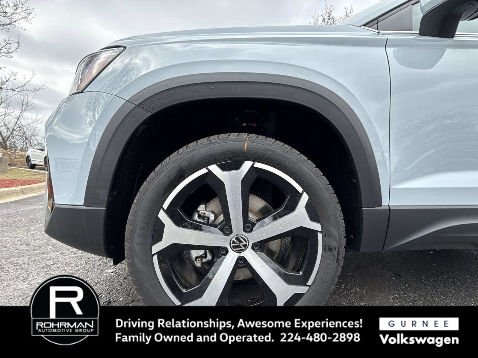 Used 2025 Volkswagen Taos SEL AWD/4WD image 12