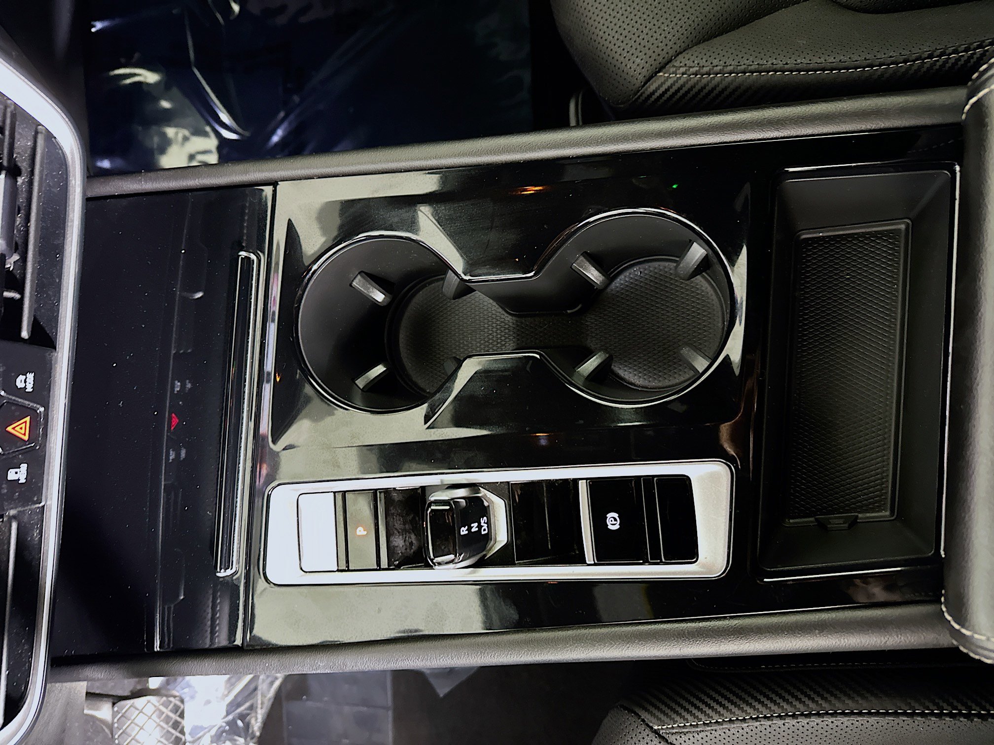 Used 2024 Volkswagen Atlas Cross Sport SE image 22