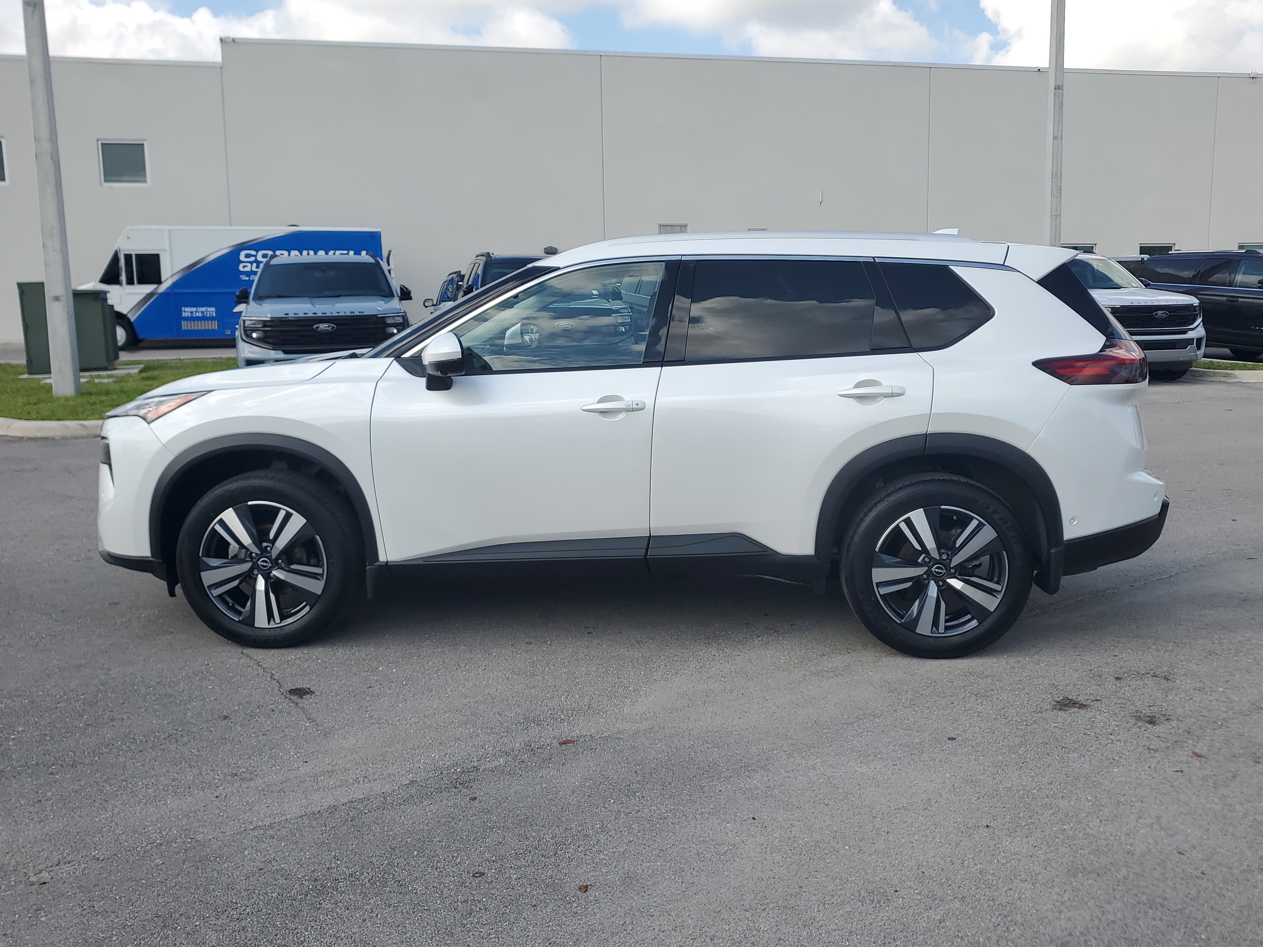 Used 2025 Nissan Rogue SL FWD image 8