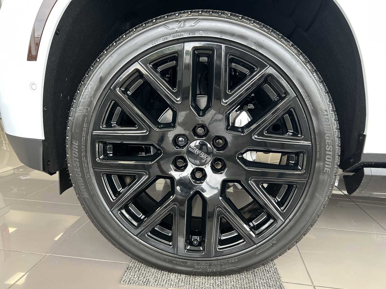 New 2026 GMC Yukon Denali Ultimate AWD/4WD image 13