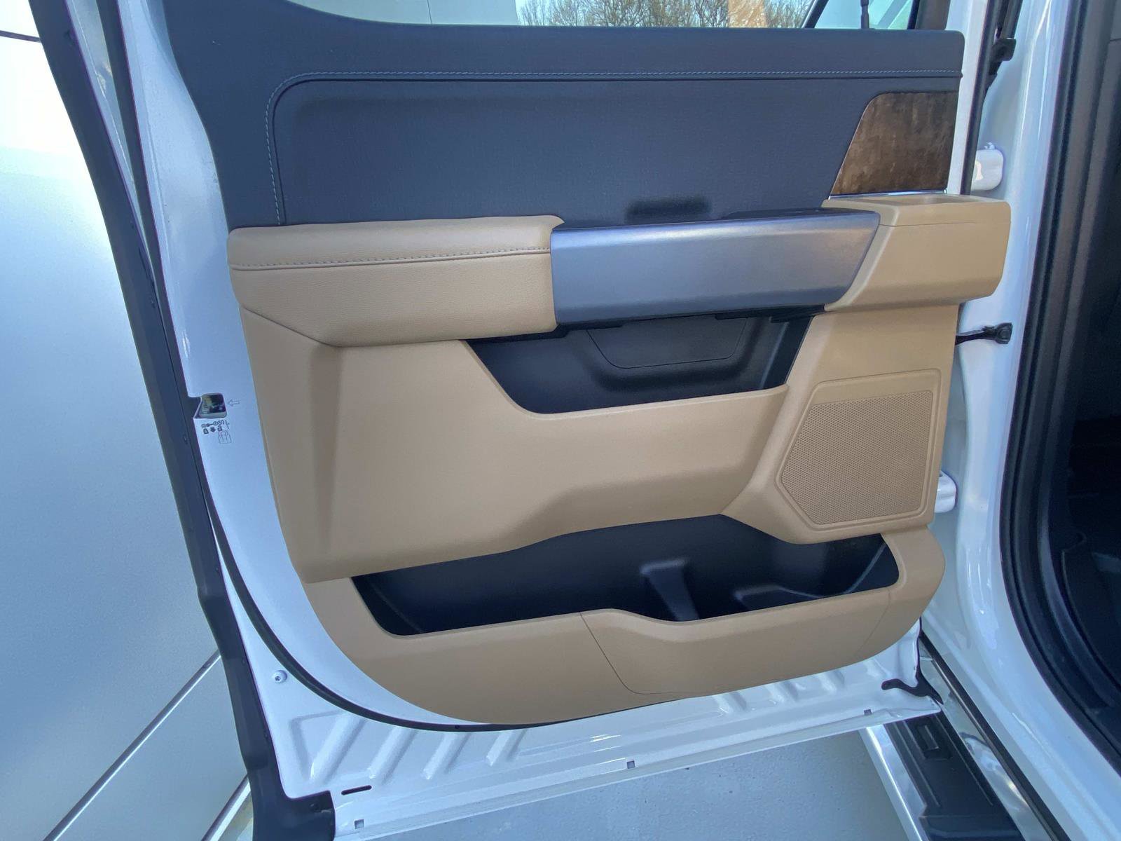 Used 2022 Ford F150 Lariat image 13