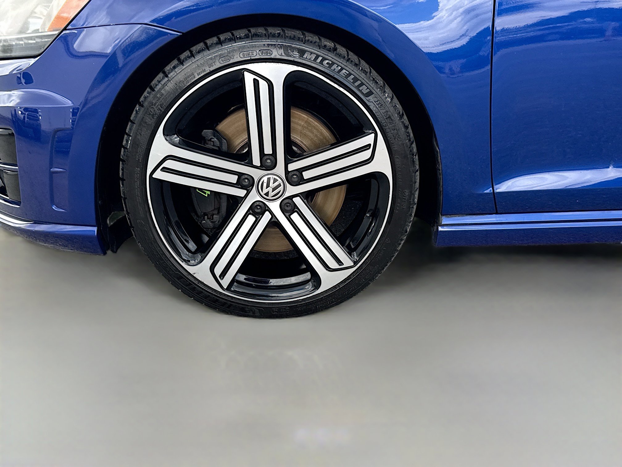 Used 2016 Volkswagen Golf R 4-Door w/ Driver Assistance Package AWD/4WD image 40