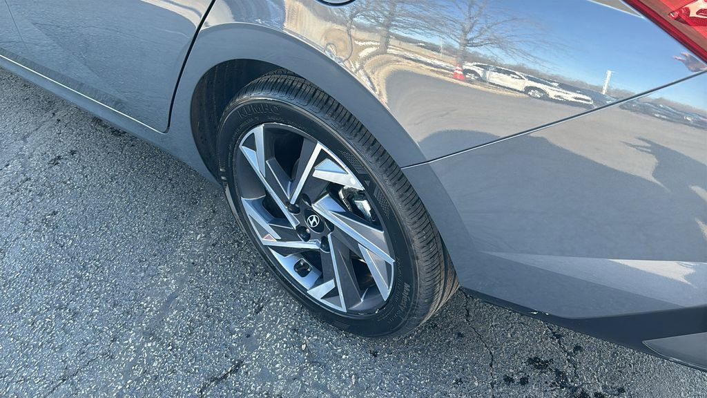 Used 2025 Hyundai Elantra SEL image 9